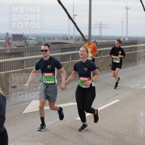 03.10.2025 - Köhlbrandbrückenlauf Jannik Wohlers http://msf.ph/oto/9151739 03.10.2025 15:59:09 Position 1 9630, 96 meine-sportfotos.de
