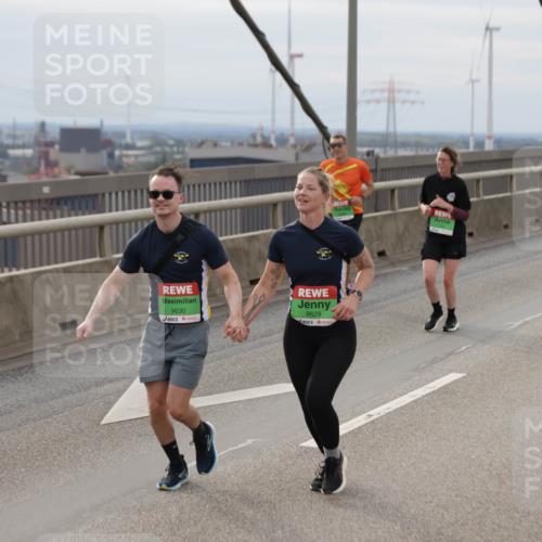 03.10.2025 - Köhlbrandbrückenlauf Jannik Wohlers http://msf.ph/oto/9151741 03.10.2025 15:59:09 Position 1 9630, 9629 meine-sportfotos.de