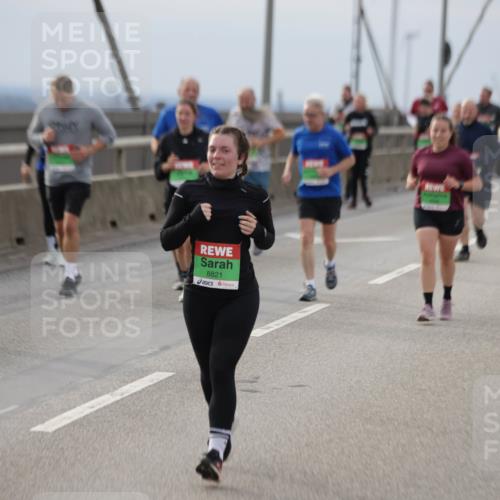 03.10.2025 - Köhlbrandbrückenlauf Jannik Wohlers http://msf.ph/oto/9151771 03.10.2025 15:59:16 Position 1 8821 meine-sportfotos.de