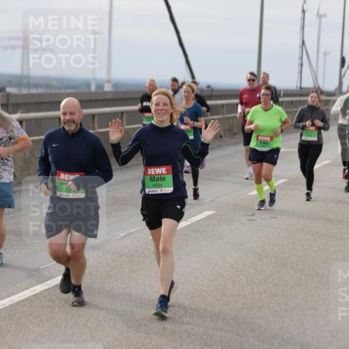 03.10.2025 - Köhlbrandbrückenlauf Jannik Wohlers http://msf.ph/oto/9151790 03.10.2025 15:59:23 Position 1 8359, 8534 meine-sportfotos.de