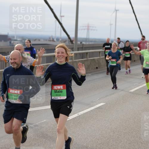 03.10.2025 - Köhlbrandbrückenlauf Jannik Wohlers http://msf.ph/oto/9151810 03.10.2025 15:59:25 Position 1 8359, 8534 meine-sportfotos.de