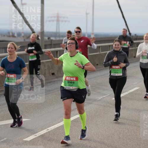 03.10.2025 - Köhlbrandbrückenlauf Jannik Wohlers http://msf.ph/oto/9151815 03.10.2025 15:59:27 Position 1 8386, 8897, 9709, 6, 96 meine-sportfotos.de