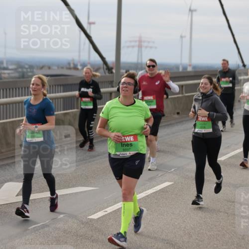 03.10.2025 - Köhlbrandbrückenlauf Jannik Wohlers http://msf.ph/oto/9151822 03.10.2025 15:59:27 Position 1 8386, 8897, 9709, 96 meine-sportfotos.de