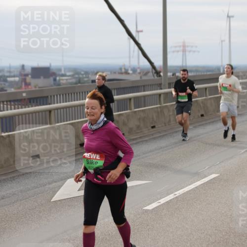 03.10.2025 - Köhlbrandbrückenlauf Jannik Wohlers http://msf.ph/oto/9151874 03.10.2025 15:59:36 Position 1 8526, 8525 meine-sportfotos.de