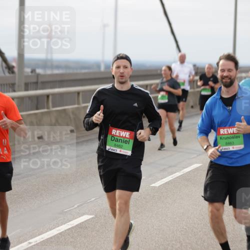 03.10.2025 - Köhlbrandbrückenlauf Jannik Wohlers http://msf.ph/oto/9151882 03.10.2025 15:59:39 Position 1 9723, 8462, 8463 meine-sportfotos.de