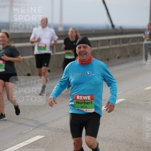 03.10.2025 - Köhlbrandbrückenlauf Jannik Wohlers http://msf.ph/oto/9151900 03.10.2025 15:59:42 Position 1 9644 meine-sportfotos.de
