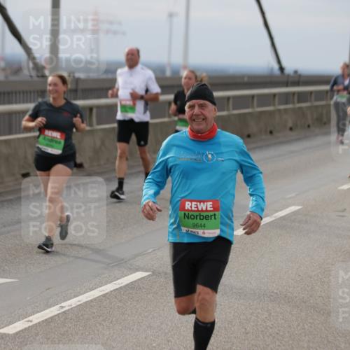 03.10.2025 - Köhlbrandbrückenlauf Jannik Wohlers http://msf.ph/oto/9151904 03.10.2025 15:59:42 Position 1 9644 meine-sportfotos.de