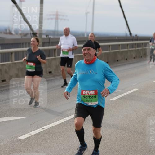 03.10.2025 - Köhlbrandbrückenlauf Jannik Wohlers http://msf.ph/oto/9151907 03.10.2025 15:59:42 Position 1 9644 meine-sportfotos.de