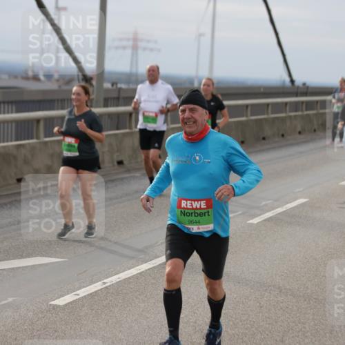 03.10.2025 - Köhlbrandbrückenlauf Jannik Wohlers http://msf.ph/oto/9151908 03.10.2025 15:59:42 Position 1 9644 meine-sportfotos.de