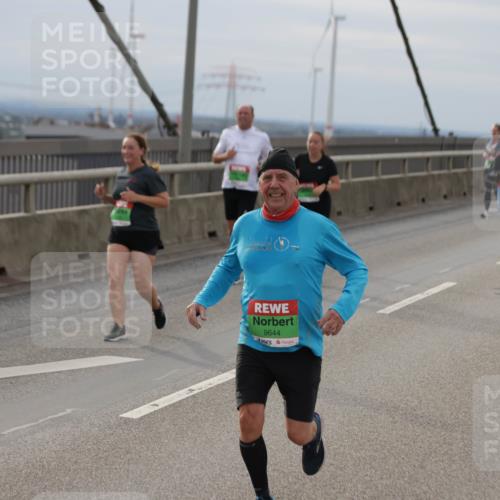 03.10.2025 - Köhlbrandbrückenlauf Jannik Wohlers http://msf.ph/oto/9151911 03.10.2025 15:59:43 Position 1 9644 meine-sportfotos.de