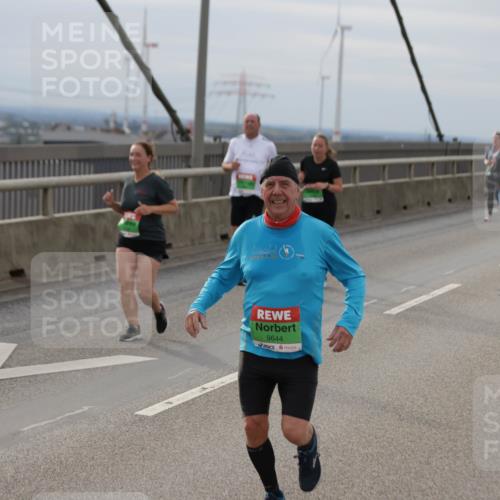 03.10.2025 - Köhlbrandbrückenlauf Jannik Wohlers http://msf.ph/oto/9151912 03.10.2025 15:59:43 Position 1 9644 meine-sportfotos.de