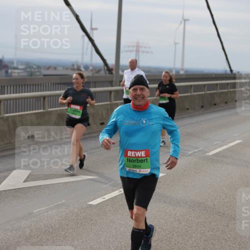 03.10.2025 - Köhlbrandbrückenlauf Jannik Wohlers http://msf.ph/oto/9151915 03.10.2025 15:59:43 Position 1 9644 meine-sportfotos.de