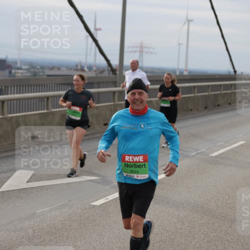 03.10.2025 - Köhlbrandbrückenlauf Jannik Wohlers http://msf.ph/oto/9151916 03.10.2025 15:59:43 Position 1 9644 meine-sportfotos.de