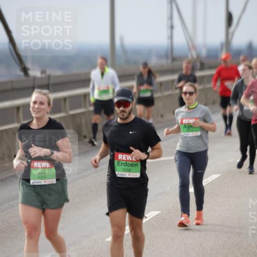 03.10.2025 - Köhlbrandbrückenlauf Jannik Wohlers http://msf.ph/oto/9151969 03.10.2025 16:00:01 Position 1 9680, 7038, 9312 meine-sportfotos.de