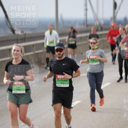 03.10.2025 - Köhlbrandbrückenlauf Jannik Wohlers http://msf.ph/oto/9151971 03.10.2025 16:00:01 Position 1 9680, 7038, 9312 meine-sportfotos.de