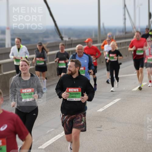 03.10.2025 - Köhlbrandbrückenlauf Jannik Wohlers http://msf.ph/oto/9152013 03.10.2025 16:00:07 Position 1 8946, 8945 meine-sportfotos.de