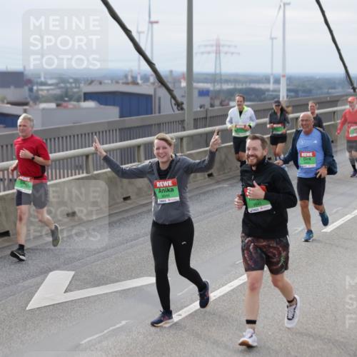 03.10.2025 - Köhlbrandbrückenlauf Jannik Wohlers http://msf.ph/oto/9152031 03.10.2025 16:00:09 Position 1 8946, 8945 meine-sportfotos.de