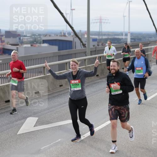 03.10.2025 - Köhlbrandbrückenlauf Jannik Wohlers http://msf.ph/oto/9152032 03.10.2025 16:00:09 Position 1 8946, 8945 meine-sportfotos.de