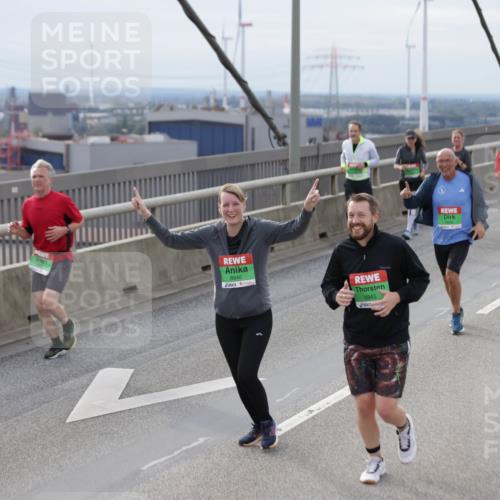 03.10.2025 - Köhlbrandbrückenlauf Jannik Wohlers http://msf.ph/oto/9152034 03.10.2025 16:00:09 Position 1 8946, 8945 meine-sportfotos.de
