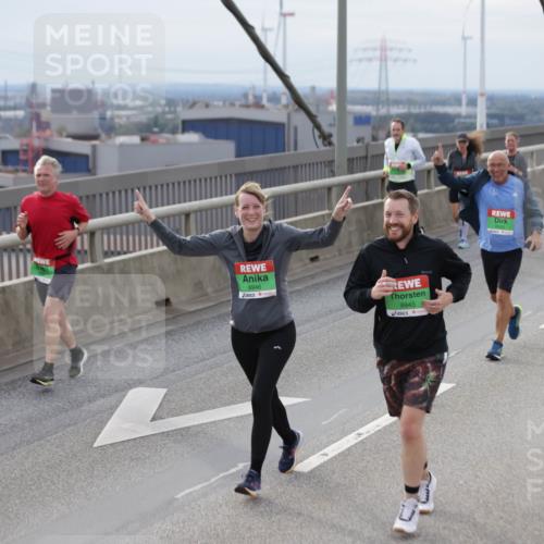 03.10.2025 - Köhlbrandbrückenlauf Jannik Wohlers http://msf.ph/oto/9152036 03.10.2025 16:00:09 Position 1 8946, 8945 meine-sportfotos.de
