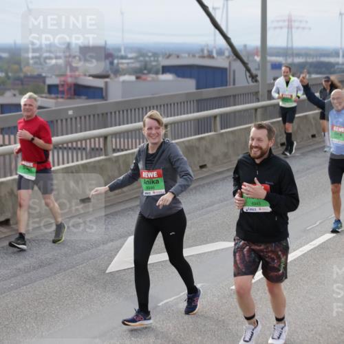 03.10.2025 - Köhlbrandbrückenlauf Jannik Wohlers http://msf.ph/oto/9152042 03.10.2025 16:00:10 Position 1 8946, 8945 meine-sportfotos.de