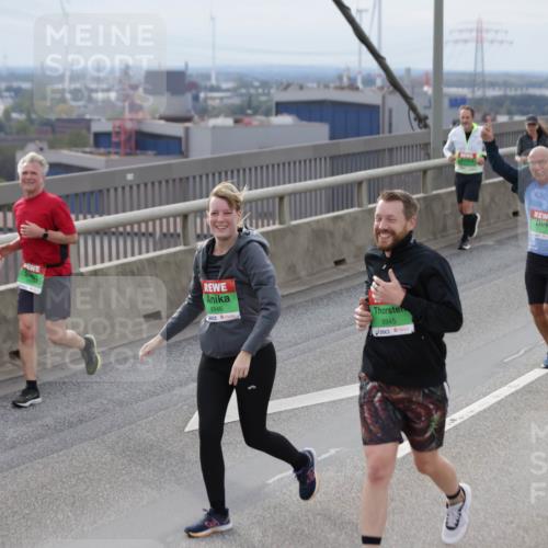03.10.2025 - Köhlbrandbrückenlauf Jannik Wohlers http://msf.ph/oto/9152044 03.10.2025 16:00:10 Position 1 8946, 8945 meine-sportfotos.de