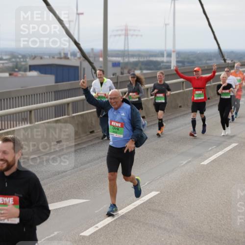 03.10.2025 - Köhlbrandbrückenlauf Jannik Wohlers http://msf.ph/oto/9152045 03.10.2025 16:00:10 Position 1 8502 meine-sportfotos.de
