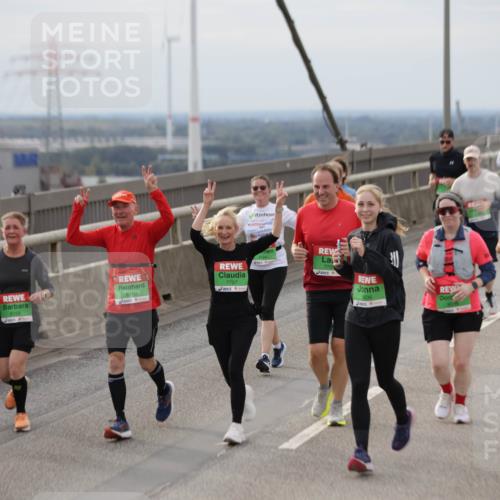 03.10.2025 - Köhlbrandbrückenlauf Jannik Wohlers http://msf.ph/oto/9152059 03.10.2025 16:00:12 Position 1 8160, 8159, 7707, 9636 meine-sportfotos.de