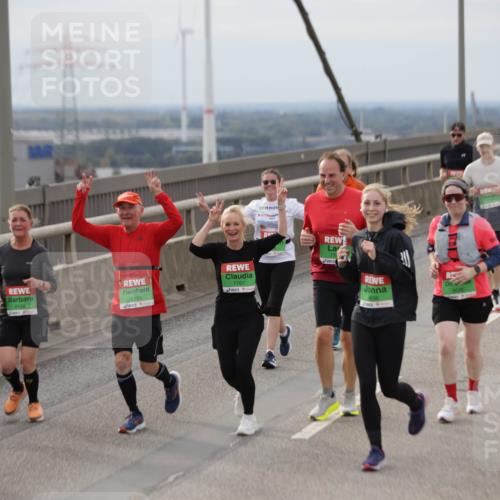 03.10.2025 - Köhlbrandbrückenlauf Jannik Wohlers http://msf.ph/oto/9152060 03.10.2025 16:00:12 Position 1 8159, 8160, 7707 meine-sportfotos.de