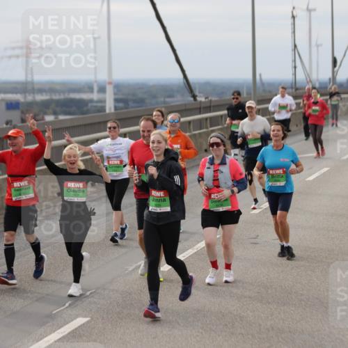 03.10.2025 - Köhlbrandbrückenlauf Jannik Wohlers http://msf.ph/oto/9152066 03.10.2025 16:00:13 Position 1 8159, 6160, 7707, 9636 meine-sportfotos.de