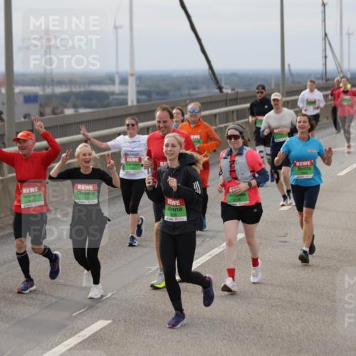 03.10.2025 - Köhlbrandbrückenlauf Jannik Wohlers http://msf.ph/oto/9152068 03.10.2025 16:00:13 Position 1 8160, 7707, 636, 8536, 1 meine-sportfotos.de