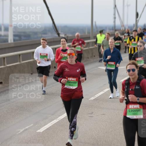 03.10.2025 - Köhlbrandbrückenlauf Jannik Wohlers http://msf.ph/oto/9152100 03.10.2025 16:00:17 Position 1 8335, 7901 meine-sportfotos.de