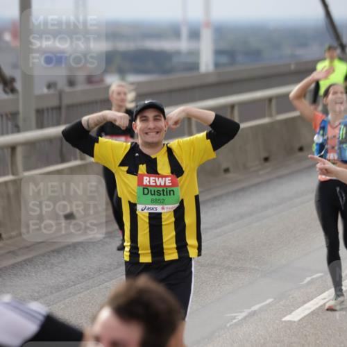 03.10.2025 - Köhlbrandbrückenlauf Jannik Wohlers http://msf.ph/oto/9152142 03.10.2025 16:00:25 Position 1 8852 meine-sportfotos.de