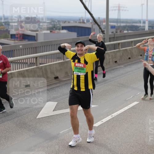 03.10.2025 - Köhlbrandbrückenlauf Jannik Wohlers http://msf.ph/oto/9152146 03.10.2025 16:00:26 Position 1 8852 meine-sportfotos.de