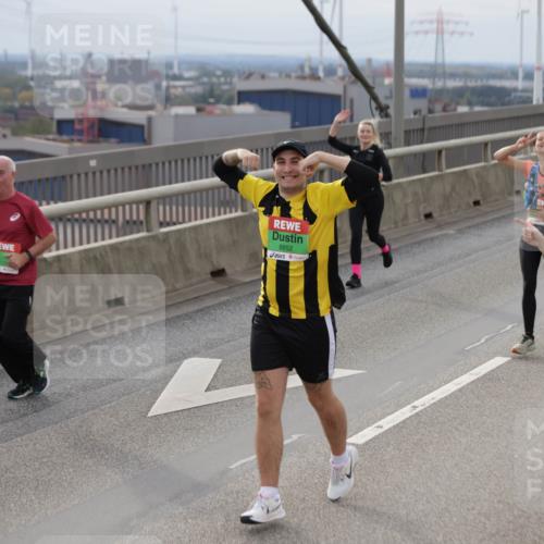 03.10.2025 - Köhlbrandbrückenlauf Jannik Wohlers http://msf.ph/oto/9152147 03.10.2025 16:00:26 Position 1 8852 meine-sportfotos.de