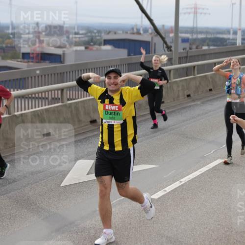 03.10.2025 - Köhlbrandbrückenlauf Jannik Wohlers http://msf.ph/oto/9152149 03.10.2025 16:00:26 Position 1 8852 meine-sportfotos.de