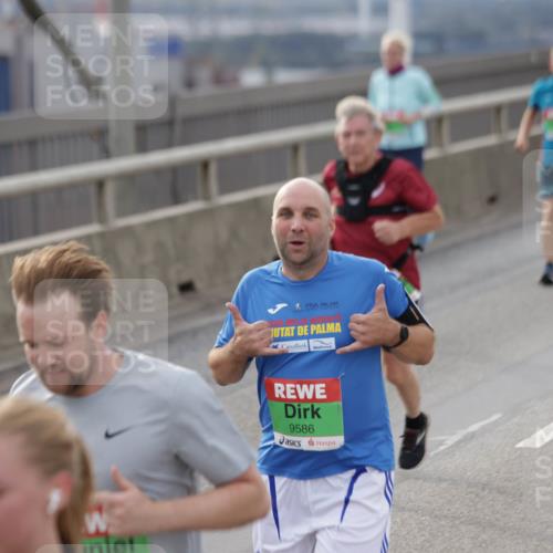 03.10.2025 - Köhlbrandbrückenlauf Jannik Wohlers http://msf.ph/oto/9152233 03.10.2025 16:00:38 Position 1 2, 9586 meine-sportfotos.de