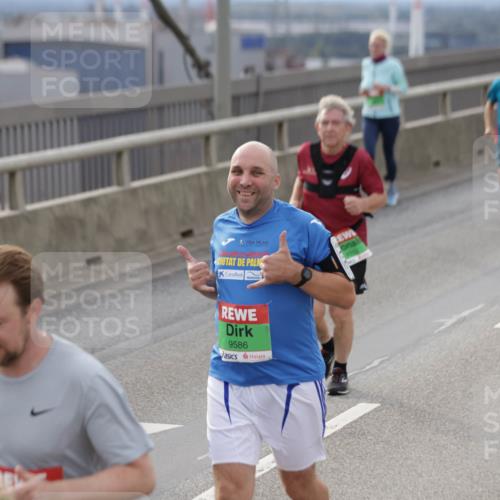 03.10.2025 - Köhlbrandbrückenlauf Jannik Wohlers http://msf.ph/oto/9152242 03.10.2025 16:00:38 Position 1 9586 meine-sportfotos.de