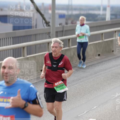 03.10.2025 - Köhlbrandbrückenlauf Jannik Wohlers http://msf.ph/oto/9152247 03.10.2025 16:00:39 Position 1 8312 meine-sportfotos.de