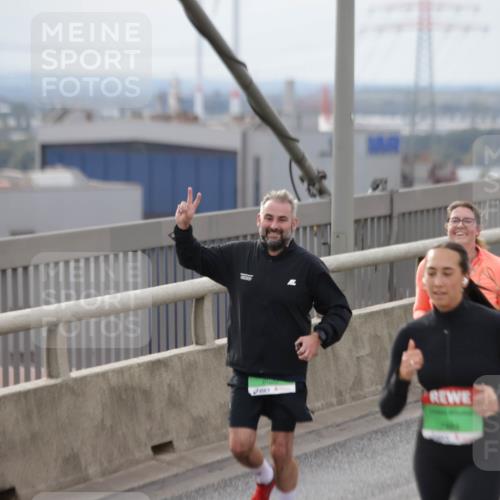 03.10.2025 - Köhlbrandbrückenlauf Jannik Wohlers http://msf.ph/oto/9152286 03.10.2025 16:00:45 Position 1 8520 meine-sportfotos.de