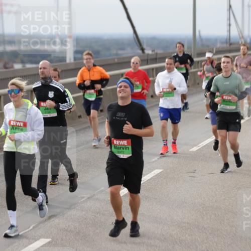 03.10.2025 - Köhlbrandbrückenlauf Jannik Wohlers http://msf.ph/oto/9152314 03.10.2025 16:00:50 Position 1 9154, 57, 8972, 8473 meine-sportfotos.de