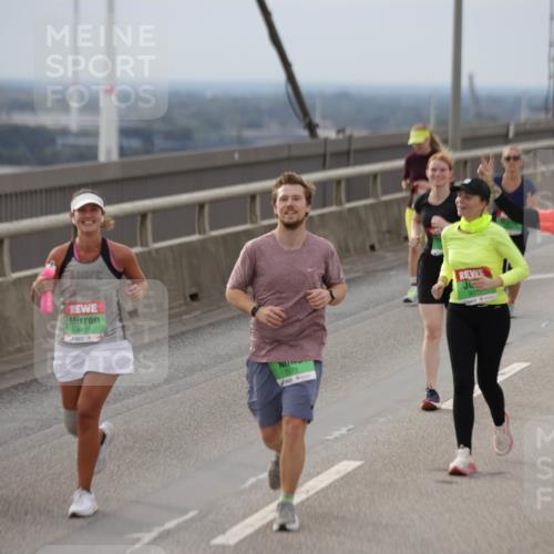 03.10.2025 - Köhlbrandbrückenlauf Jannik Wohlers http://msf.ph/oto/9152354 03.10.2025 16:00:55 Position 1 8401, 7571, 9071 meine-sportfotos.de