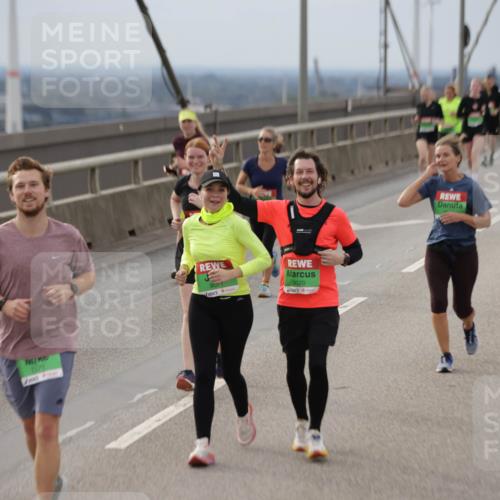 03.10.2025 - Köhlbrandbrückenlauf Jannik Wohlers http://msf.ph/oto/9152365 03.10.2025 16:00:57 Position 1 7671, 9071, 9070 meine-sportfotos.de