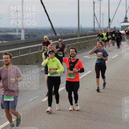 03.10.2025 - Köhlbrandbrückenlauf Jannik Wohlers http://msf.ph/oto/9152368 03.10.2025 16:00:57 Position 1 7571, 9071, 9070 meine-sportfotos.de