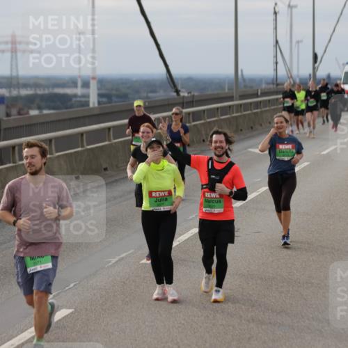 03.10.2025 - Köhlbrandbrückenlauf Jannik Wohlers http://msf.ph/oto/9152373 03.10.2025 16:00:57 Position 1 7571, 9071, 9070, 6519 meine-sportfotos.de