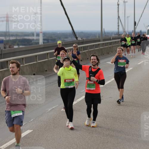 03.10.2025 - Köhlbrandbrückenlauf Jannik Wohlers http://msf.ph/oto/9152374 03.10.2025 16:00:57 Position 1 7571, 9071, 9070 meine-sportfotos.de