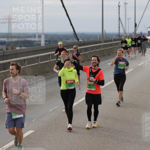 03.10.2025 - Köhlbrandbrückenlauf Jannik Wohlers http://msf.ph/oto/9152375 03.10.2025 16:00:58 Position 1 757, 9070 meine-sportfotos.de