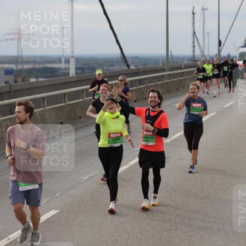 03.10.2025 - Köhlbrandbrückenlauf Jannik Wohlers http://msf.ph/oto/9152376 03.10.2025 16:00:58 Position 1 757, 9071, 9070 meine-sportfotos.de