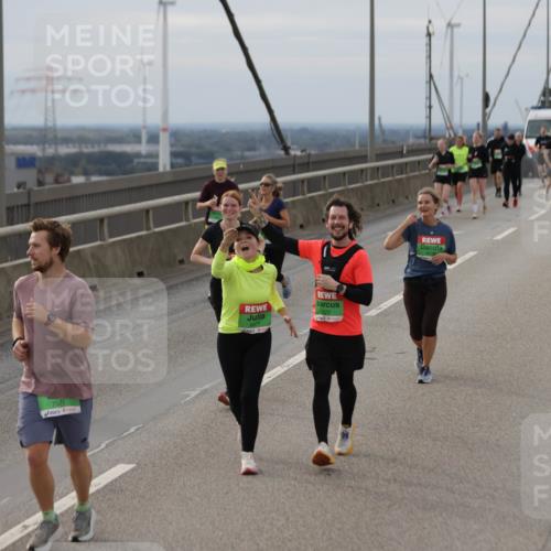 03.10.2025 - Köhlbrandbrückenlauf Jannik Wohlers http://msf.ph/oto/9152377 03.10.2025 16:00:58 Position 1 7571, 9070 meine-sportfotos.de