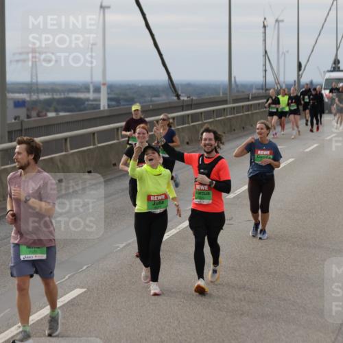 03.10.2025 - Köhlbrandbrückenlauf Jannik Wohlers http://msf.ph/oto/9152378 03.10.2025 16:00:58 Position 1 7571, 070 meine-sportfotos.de